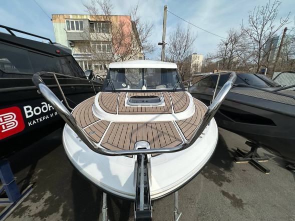 Катер Феникс 700 Cabin белый с Suzuki DF200ATX