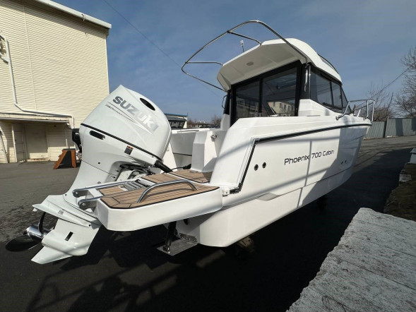 Катер Феникс 700 Cabin белый с Suzuki DF200ATX