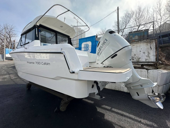 Катер Феникс 700 Cabin белый с Suzuki DF200ATX