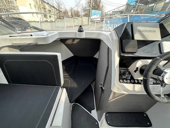 Катер Феникс 700 Cabin белый с Suzuki DF200ATX