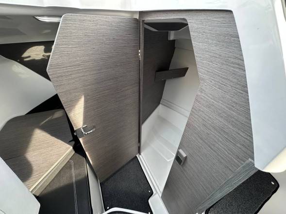 Катер Феникс 700 Cabin белый с Suzuki DF200ATX