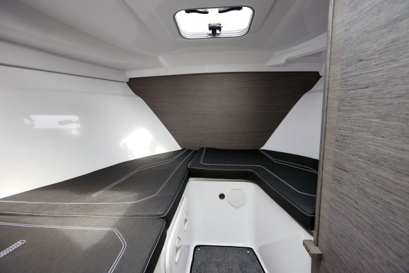 Катер Феникс 700 Cabin белый с Suzuki DF200ATX